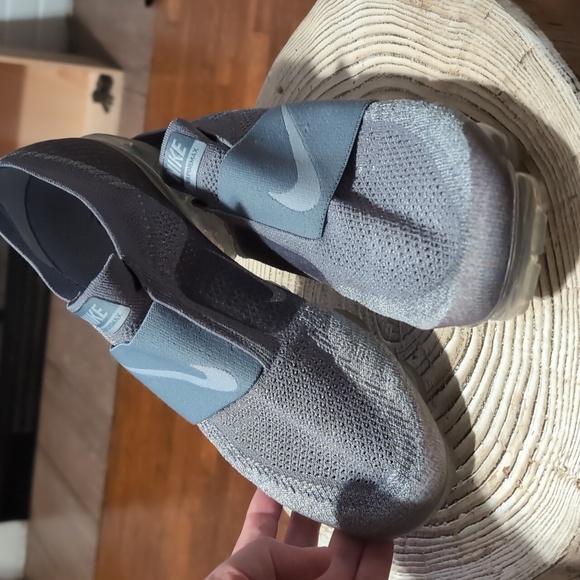 Nike women's Size 10.5 COOL GREY/WOLF GREY-HOT PUNCH-WHITE - Picture 3 of 9